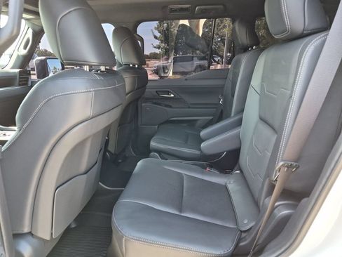 Used 2025 Lexus GX 550 w/ Accessory Package (Z1) AWD/4WD image 36