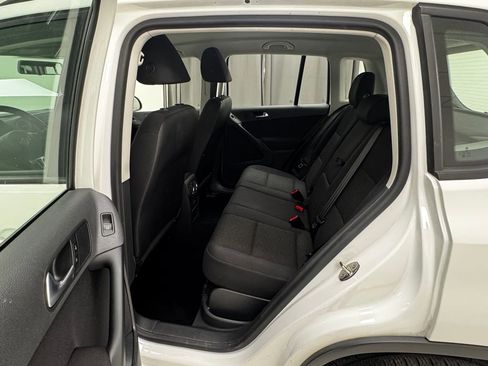 Used 2017 Volkswagen Tiguan S image 11
