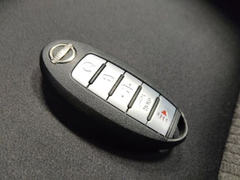 Used 2025 Nissan Altima 2.5 SV FWD image 32