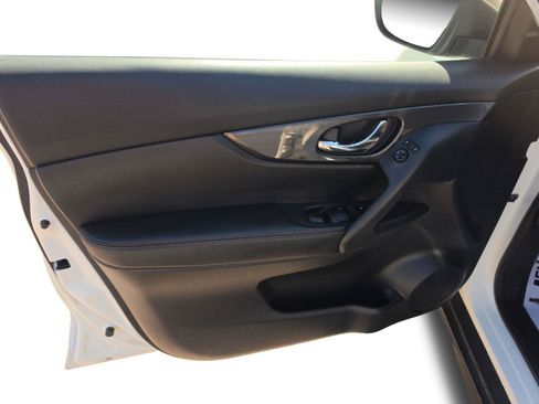 Used 2020 Nissan Rogue S FWD image 9