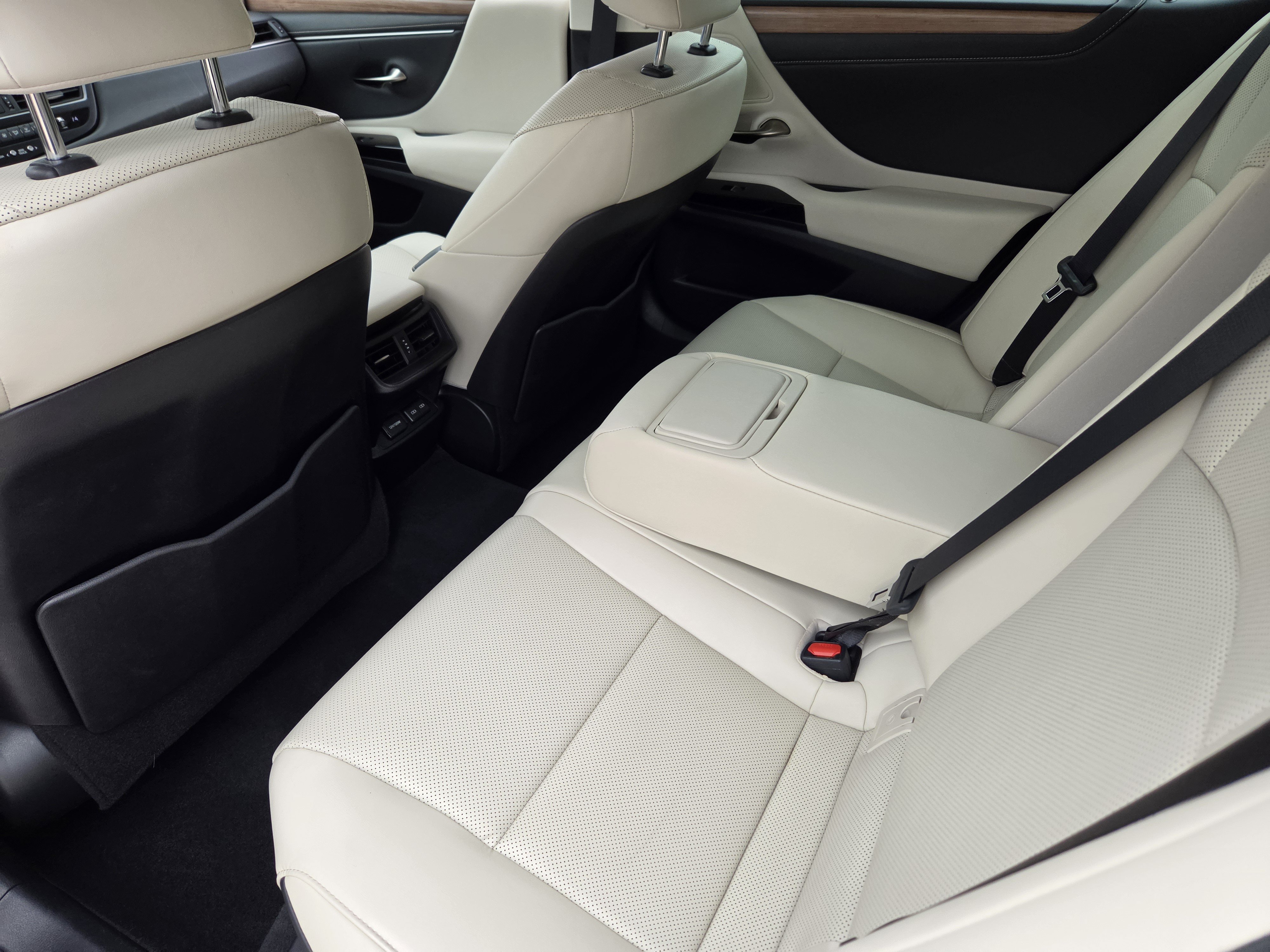 Used 2024 Lexus ES 350 w/ Premium Package FWD image 39