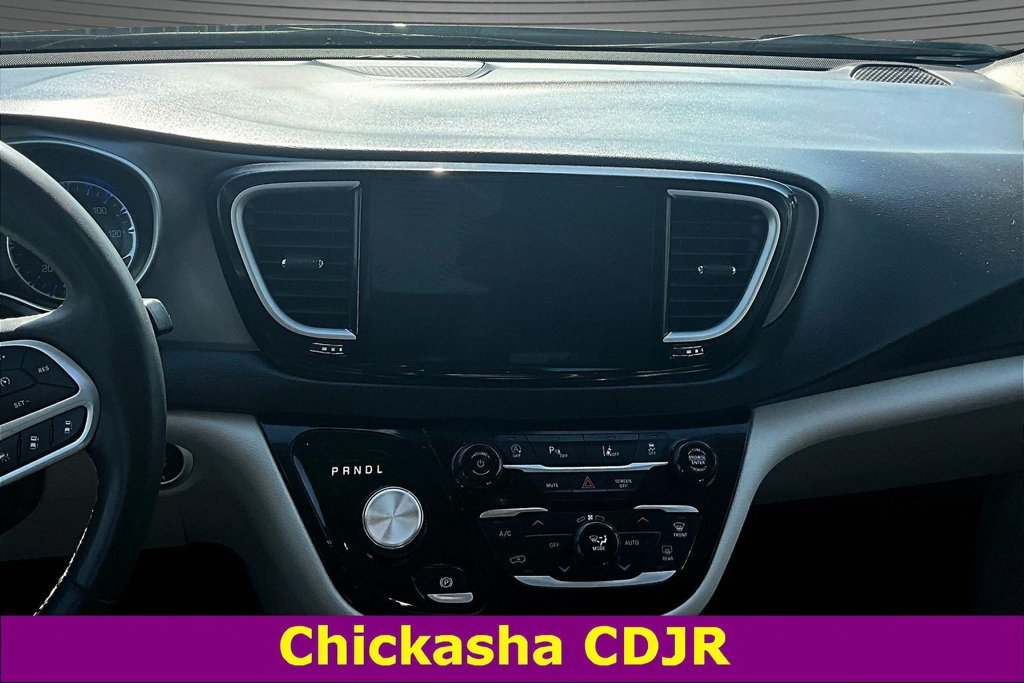 Used 2023 Chrysler Pacifica Touring-L FWD image 9