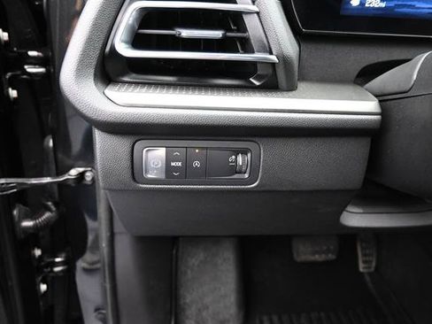 Used 2024 Chevrolet Traverse LT w/ Enhanced Driving Package FWD image 9
