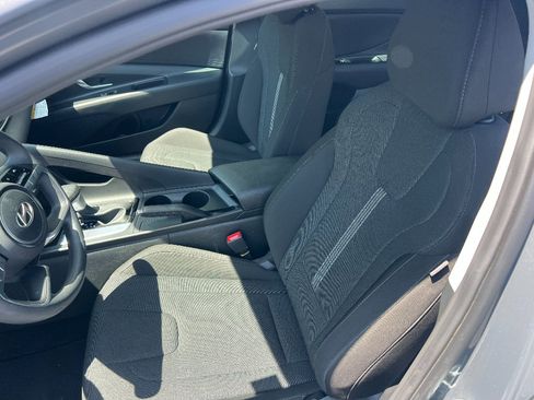 Used 2026 Hyundai Elantra SE FWD image 29