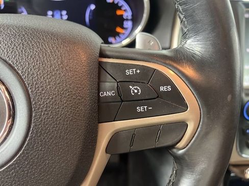 Used 2016 Jeep Grand Cherokee Laredo 75th Anniversary image 17