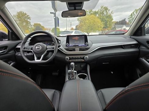 Used 2024 Nissan Altima 2.5 SR image 14