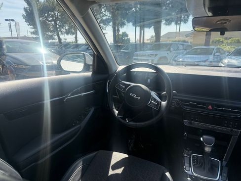 Used 2025 Kia Seltos S image 31