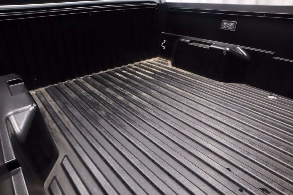 Used 2025 Toyota Tacoma SR AWD/4WD image 15