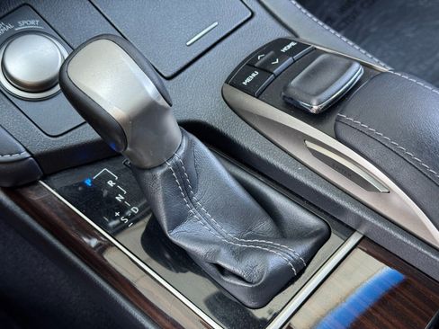 Used 2016 Lexus ES 350 w/ Luxury Package w/Wood Trim FWD image 30