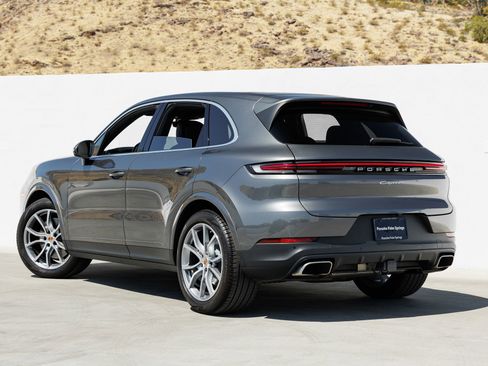 Certified 2025 Porsche Cayenne AWD/4WD image 3