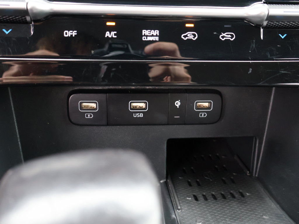 Certified 2023 Kia Carnival EX FWD image 27