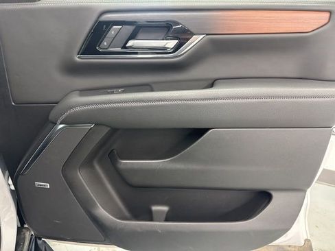 Used 2025 GMC Yukon Denali image 29