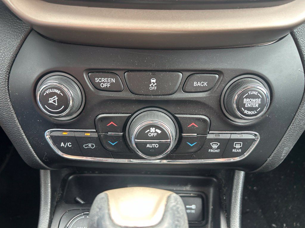 Used 2014 Jeep Cherokee Latitude w/ Comfort/Convenience Group AWD/4WD image 29