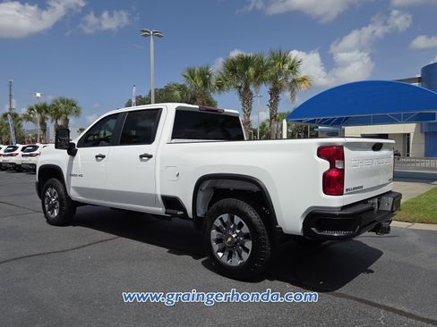 Used 2024 Chevrolet Silverado 2500 Custom w/ Custom Value Package RWD image 3