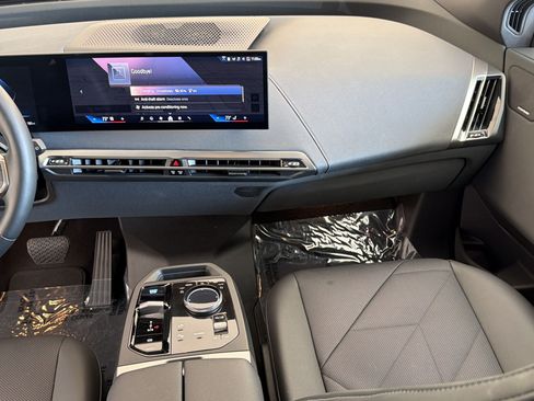 Certified 2025 BMW iX xDrive50 w/ Premium Package AWD/4WD image 29