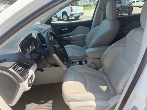 Certified 2021 Jeep Cherokee Latitude Lux w/ Mopar Interior Package image 11