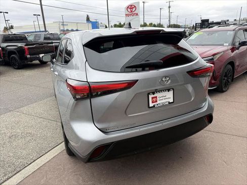 Certified 2023 Toyota Highlander LE FWD image 6