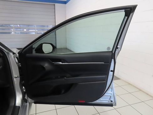 Used 2020 Toyota Camry SE image 26