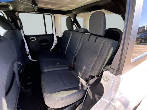 Used 2024 Jeep Wrangler Unlimited image 18