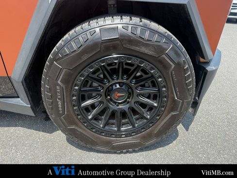 Used 2024 Tesla Cybertruck AWD Crew Cab image 15