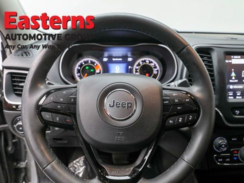 Used 2023 Jeep Cherokee Altitude Lux image 10