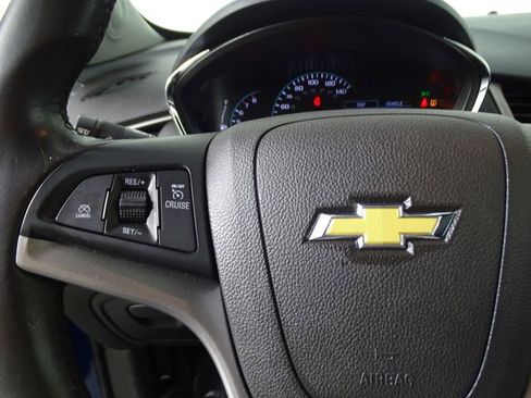 Used 2020 Chevrolet Trax LT w/ LT Convenience Package FWD image 22