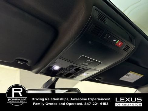 Used 2021 Volkswagen Tiguan SE AWD/4WD image 10