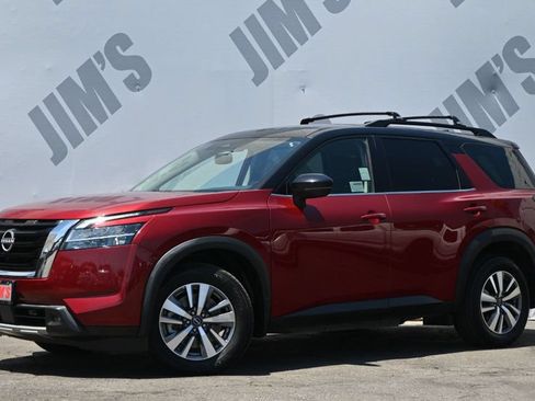 Used 2022 Nissan Pathfinder SL FWD image 1