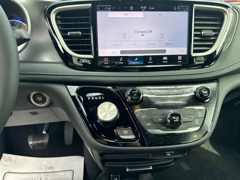 New 2026 Chrysler Pacifica Select image 28