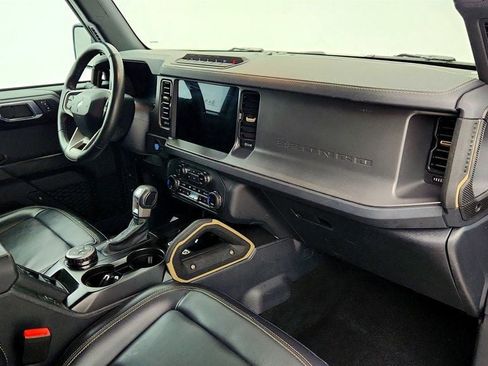 Used 2025 Ford Bronco Badlands image 24
