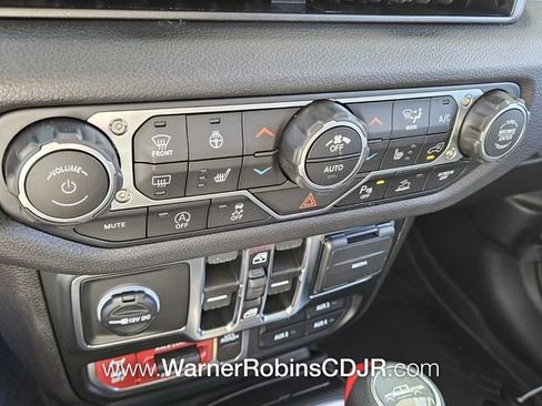 New 2025 Jeep Gladiator Sport image 23