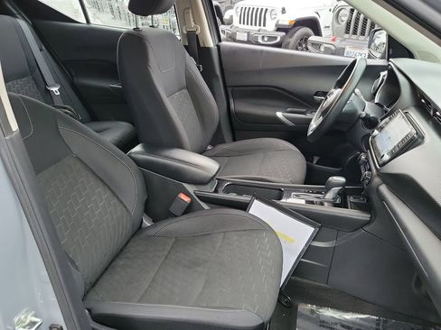 Used 2022 Nissan Kicks SV image 19