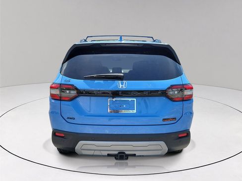 Used 2024 Honda Pilot TrailSport image 5