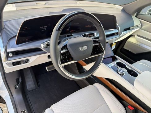 New 2026 Cadillac Vistiq Luxury AWD/4WD image 4