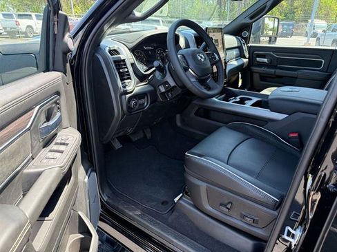 Used 2025 RAM 3500 Laramie AWD/4WD image 4