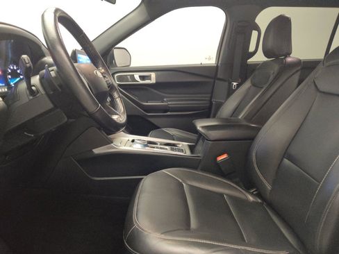 Used 2020 Ford Explorer XLT w/ Equipment Group 202A RWD image 17