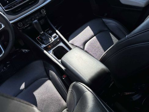 Certified 2025 Jeep Compass Limited AWD/4WD image 19