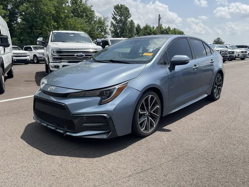 Used 2021 Toyota Corolla SE w/ SE Premium Package FWD image 2