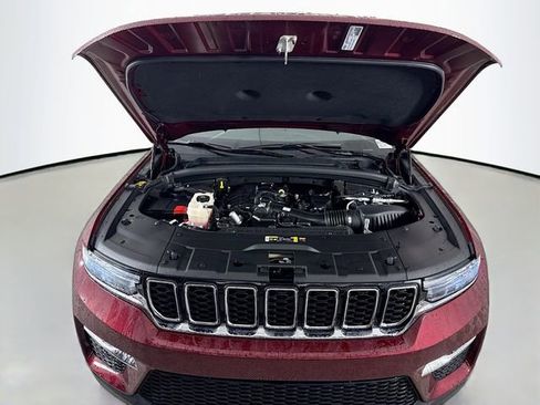 Used 2024 Jeep Grand Cherokee Limited image 29