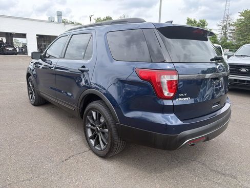 Used 2017 Ford Explorer XLT w/ Equipment Group 202A AWD/4WD image 3
