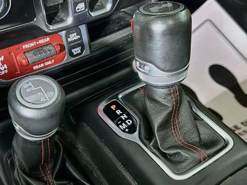 Used 2021 Jeep Wrangler Unlimited Rubicon AWD/4WD image 16