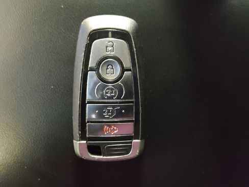 Used 2021 Ford Explorer XLT w/ Equipment Group 202A RWD image 32