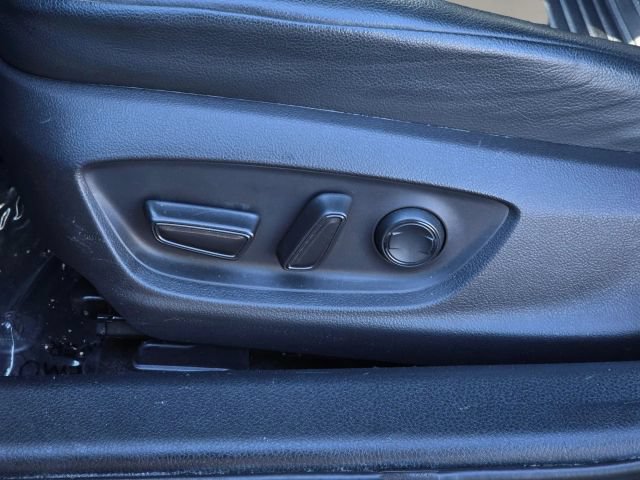 Used 2020 Toyota Camry SE w/ Moonroof Package AWD/4WD image 11