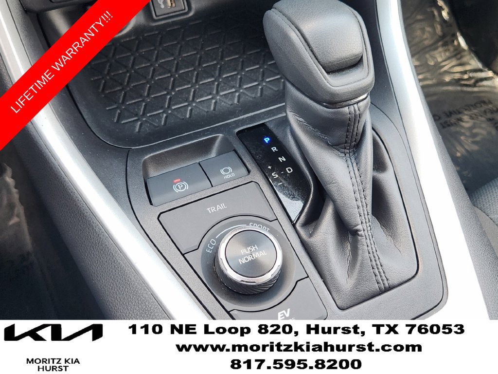 Used 2025 Toyota RAV4 XLE AWD/4WD image 9