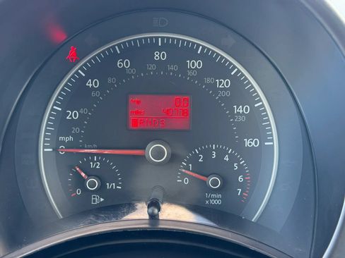 Used 2009 Volkswagen Beetle Coupe FWD image 31