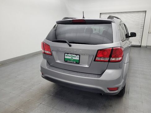 Used 2019 Dodge Journey SE FWD image 7