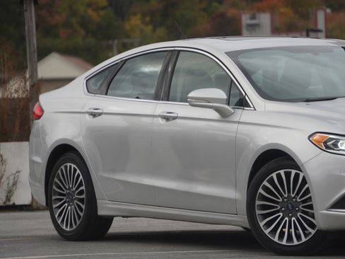 Used 2017 Ford Fusion SE image 14