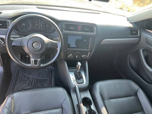 Used 2013 Volkswagen Jetta SE FWD image 9