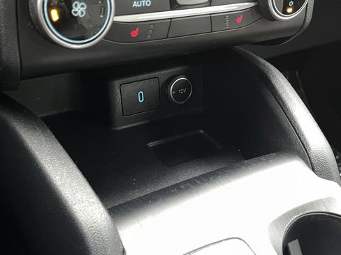 Used 2020 Ford Escape SE image 21