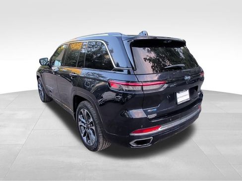 Used 2023 Jeep Grand Cherokee Overland w/ Luxury Tech Group IV AWD/4WD image 3